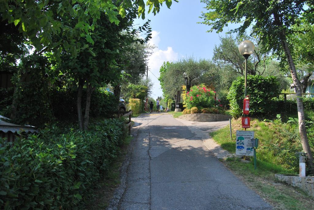 Camping Porto Srl Moniga del Garda Exterior foto