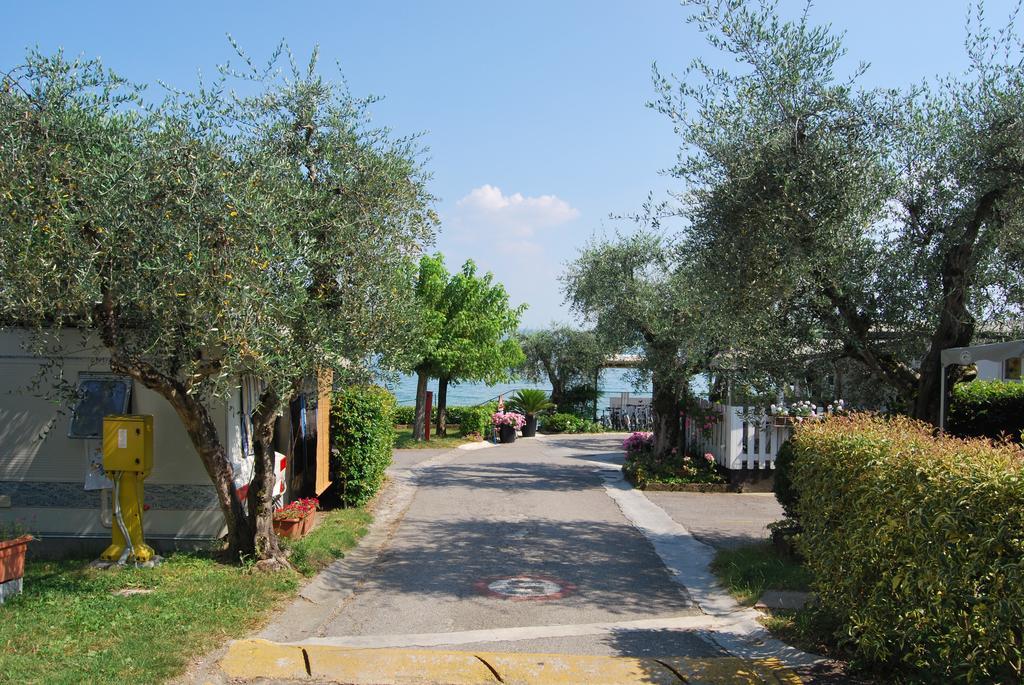 Hotel Camping Porto Srl Moniga del Garda Exterior foto